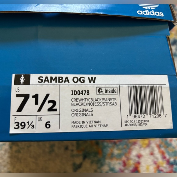 Adidas Black and White Sneakers with Iconic Stripes - Picture 7 of 8